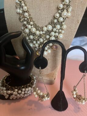 Gold-Tone Pearl Cluster Drop Earrings in Ivory